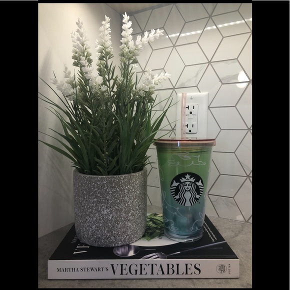 Starbucks 2019 Bunny Grande Tumbler - Picture 1 of 4